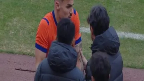 “詹姆斯砍下26分11助攻，湖人主场不敌黄蜂”